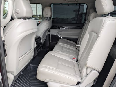 2023 Jeep Wagoneer 4x2