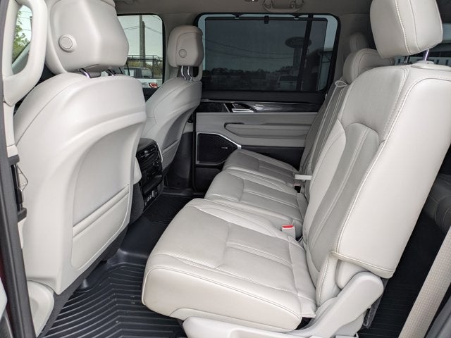 2023 Jeep Wagoneer 4x2