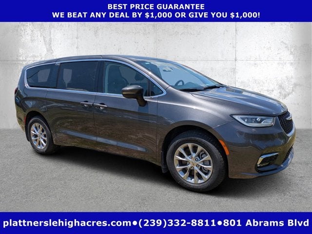 2023 Chrysler Pacifica Touring L AWD's photo