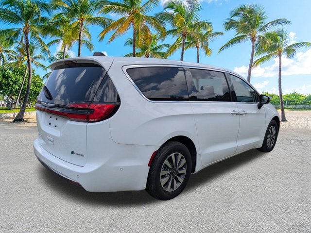 2023 Chrysler Pacifica Hybrid Touring L