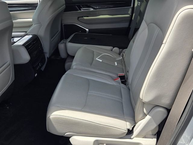 2024 Jeep Wagoneer Base
