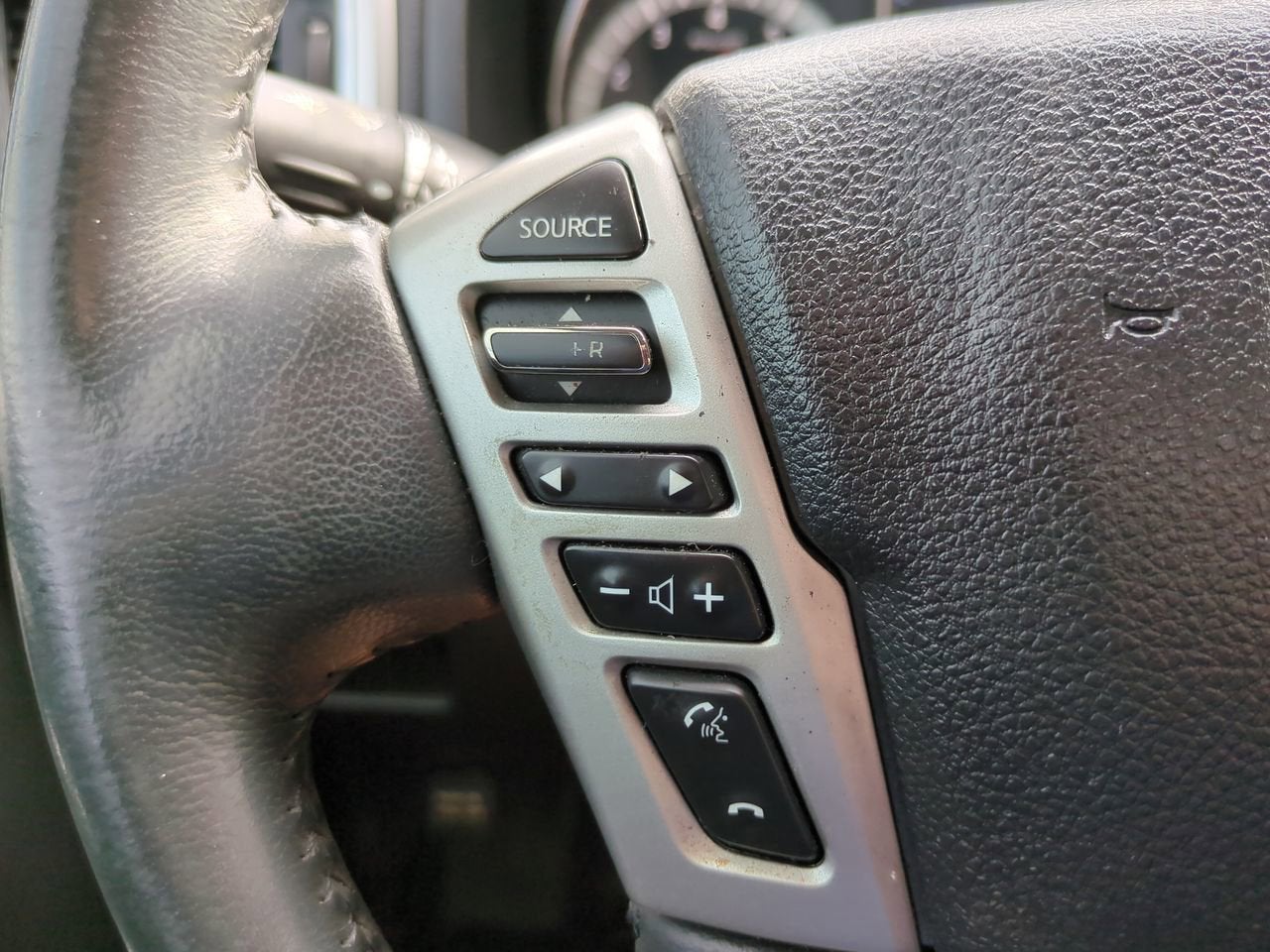 2017 Nissan TITAN SL