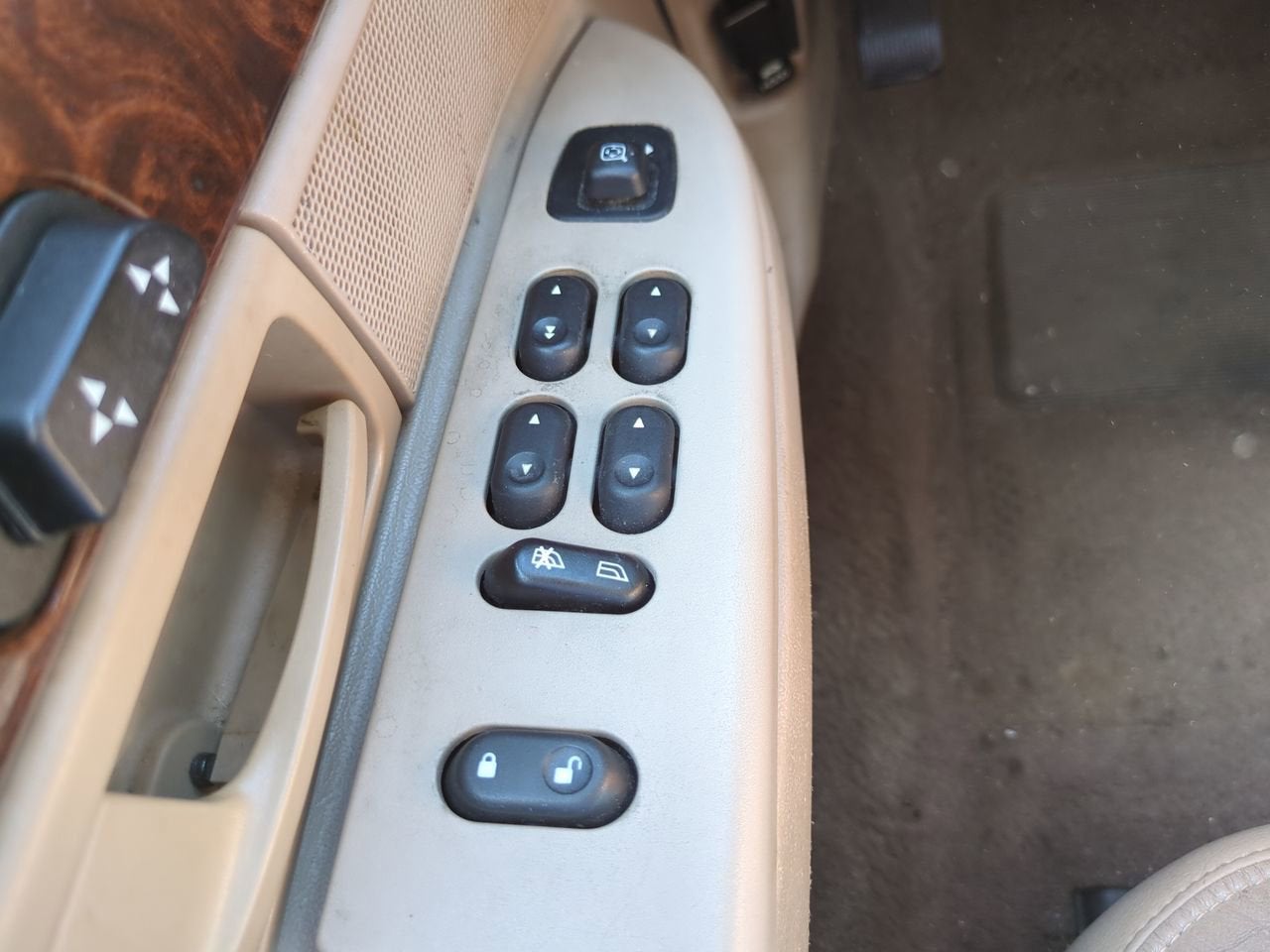 2004 Mercury Grand Marquis LS Premium
