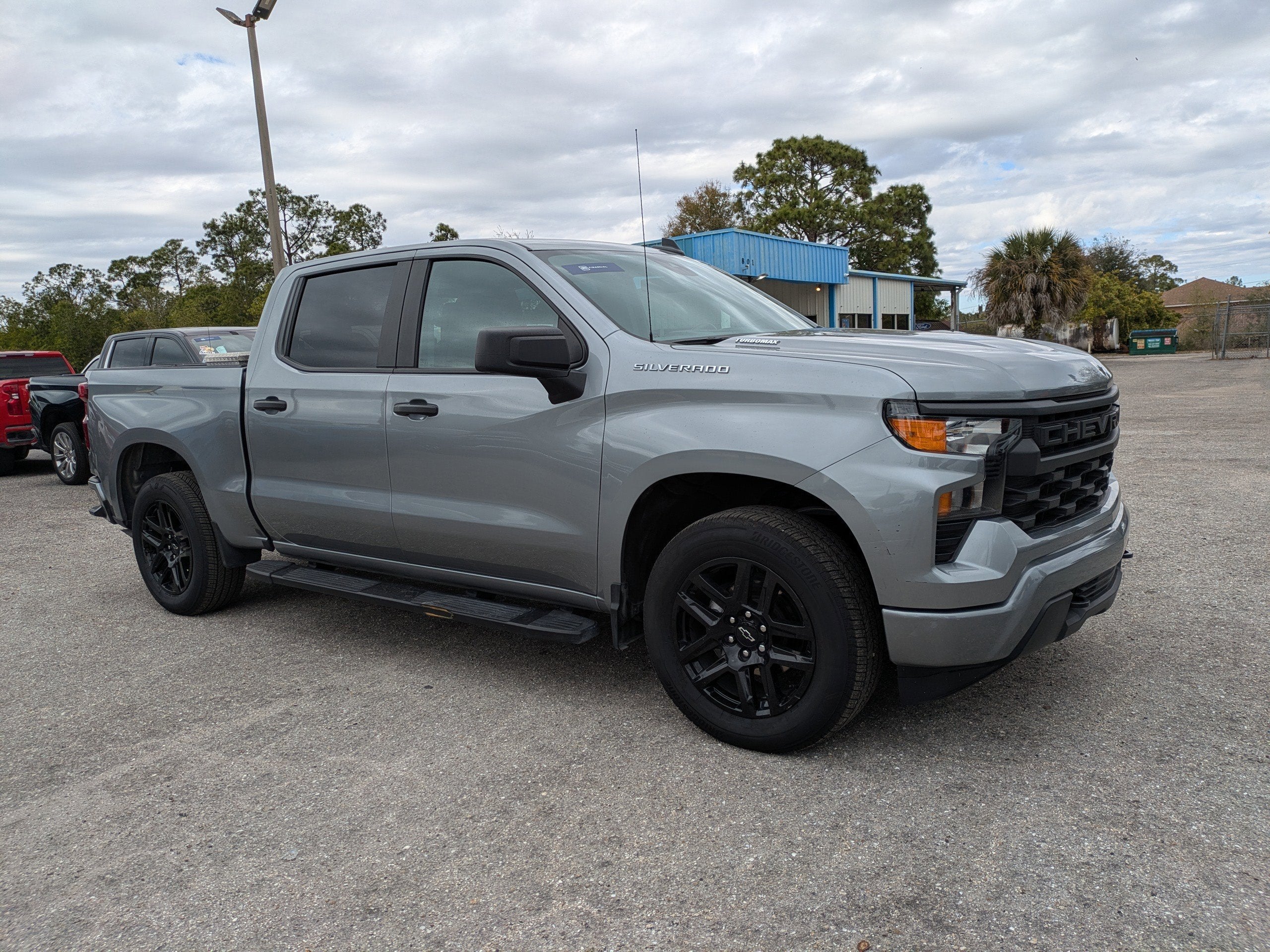 2025 Chevrolet Silverado 1500 Custom